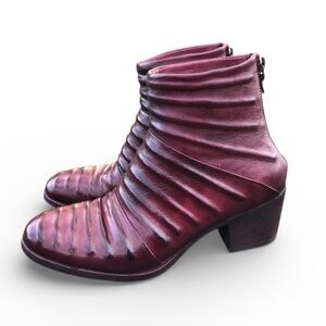 INK Italian artisan hand-crafted ankle boots, back zip. 39 NIB